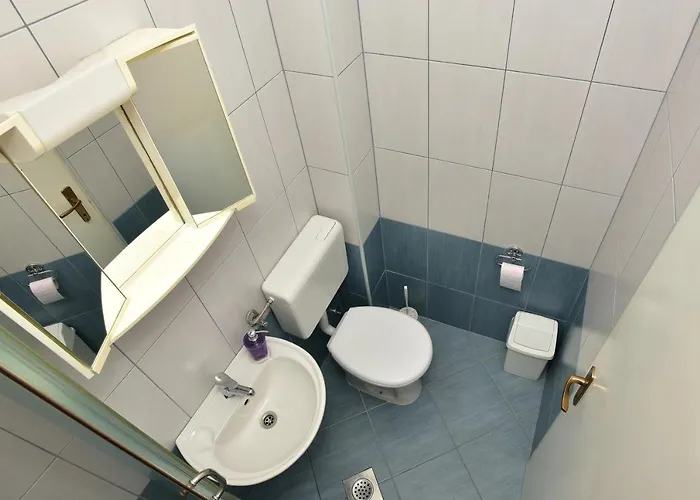 Pink 4 Gostinjska kuća *